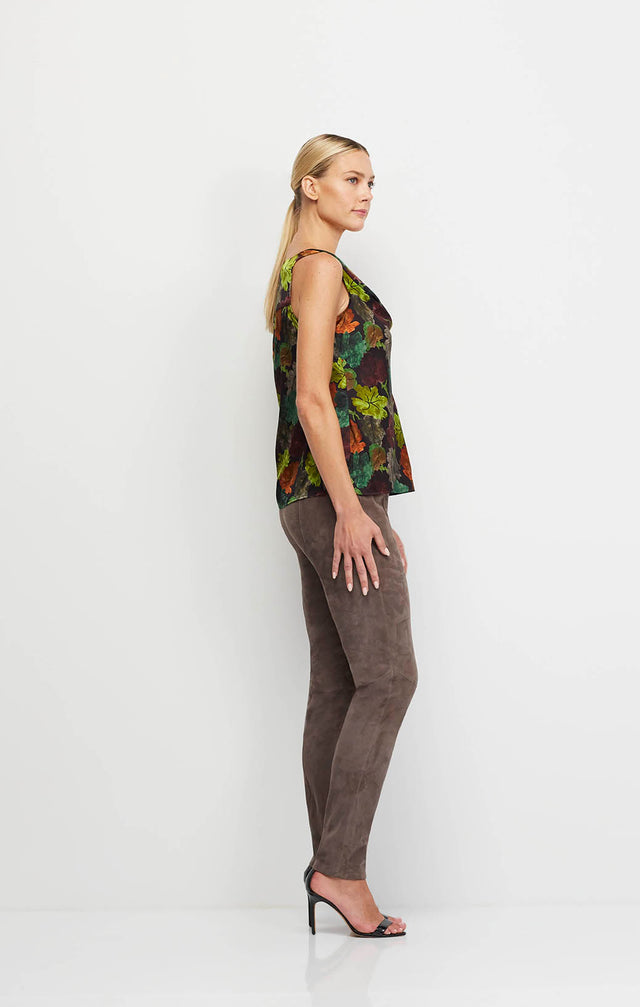 Intimate - Leaf-Printed Stretch Silk Satin Charmeuse Blouse - On Model Image